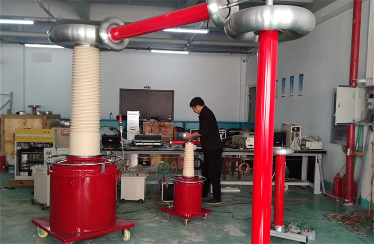 UHV(J) 無局放耐壓試驗裝置(圖3) UHV(J) 無局放耐壓試驗裝置(圖3)